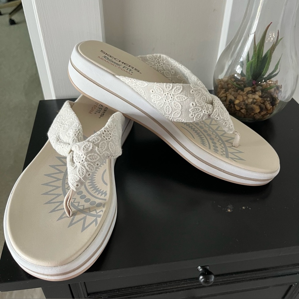 Skechers Relaxed Fit Sandals Sz 10